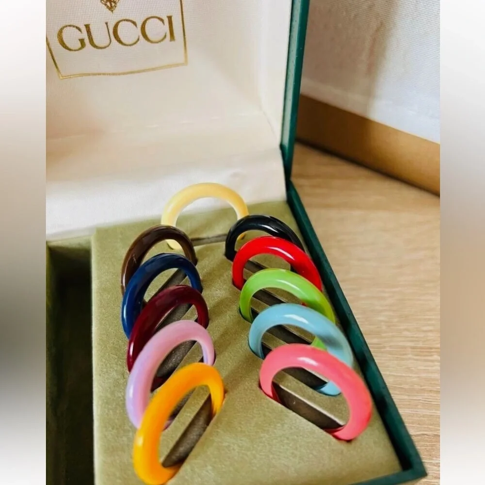 - GUCCI Luxury Statement Watch with the Iconic Red and Green Bezel RARE